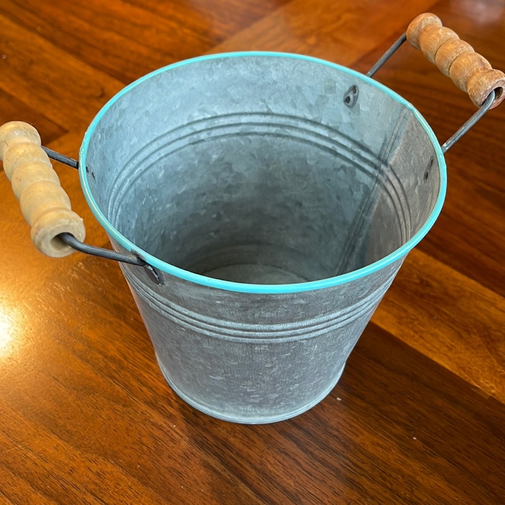 NEVER USED CRAFT METAL CONTAINER BUCKET WITH WOODEN HANDLES - TEAL RIM COLOR